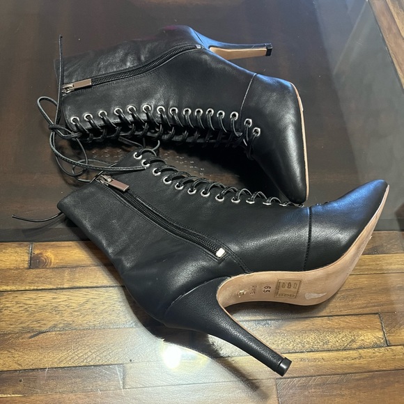 - Raye Tyler Black Leather Pointed Toe Lace Up Ankle Booties Size 6.5 - Picture 5 of 12